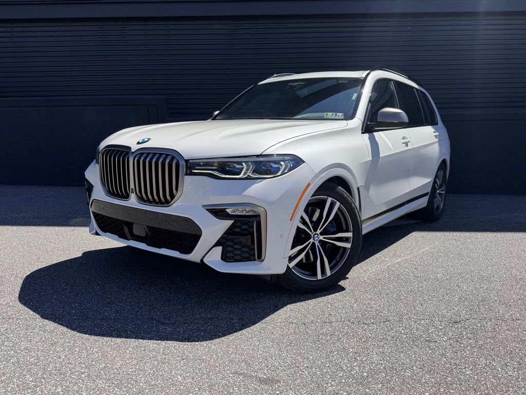 2022 BMW X7 M50i's photo