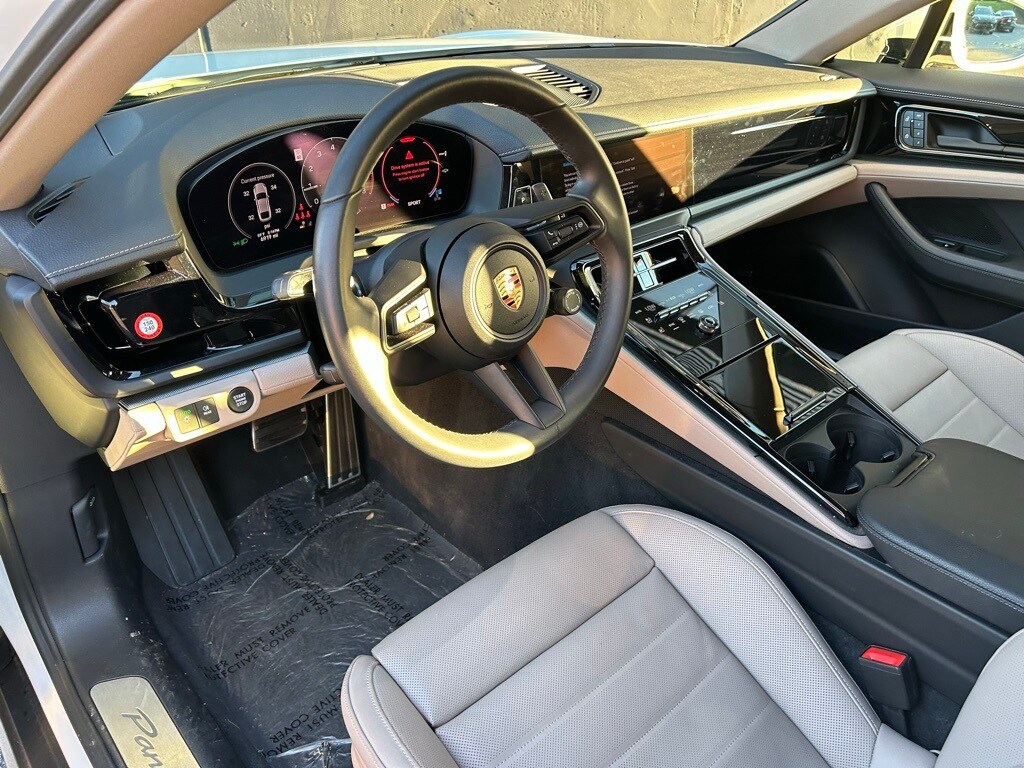 2025 Porsche Panamera 4 photo 4