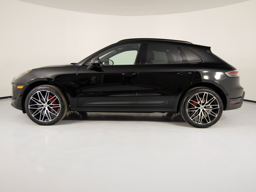 2026 Porsche Macan S photo 2