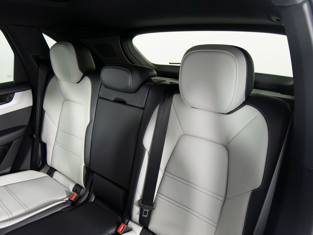 2026 Porsche Cayenne S - Photo 31