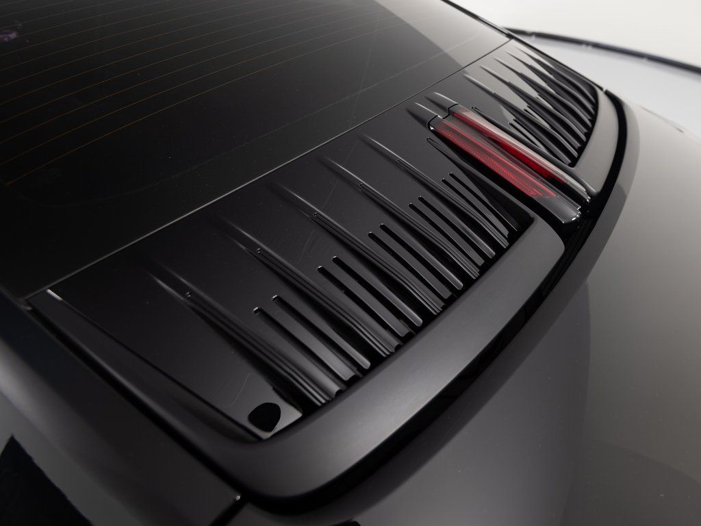 2025 Porsche 911 - Photo 34