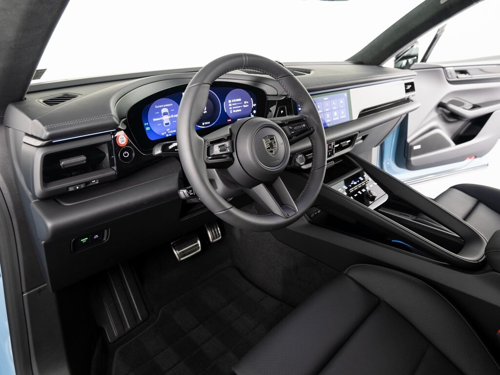 2025 Porsche Macan Electric Turbo photo 4