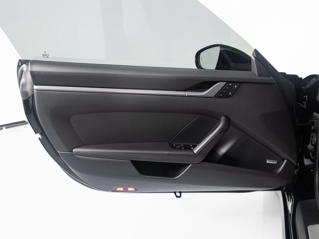 2025 Porsche 911 - Photo 13