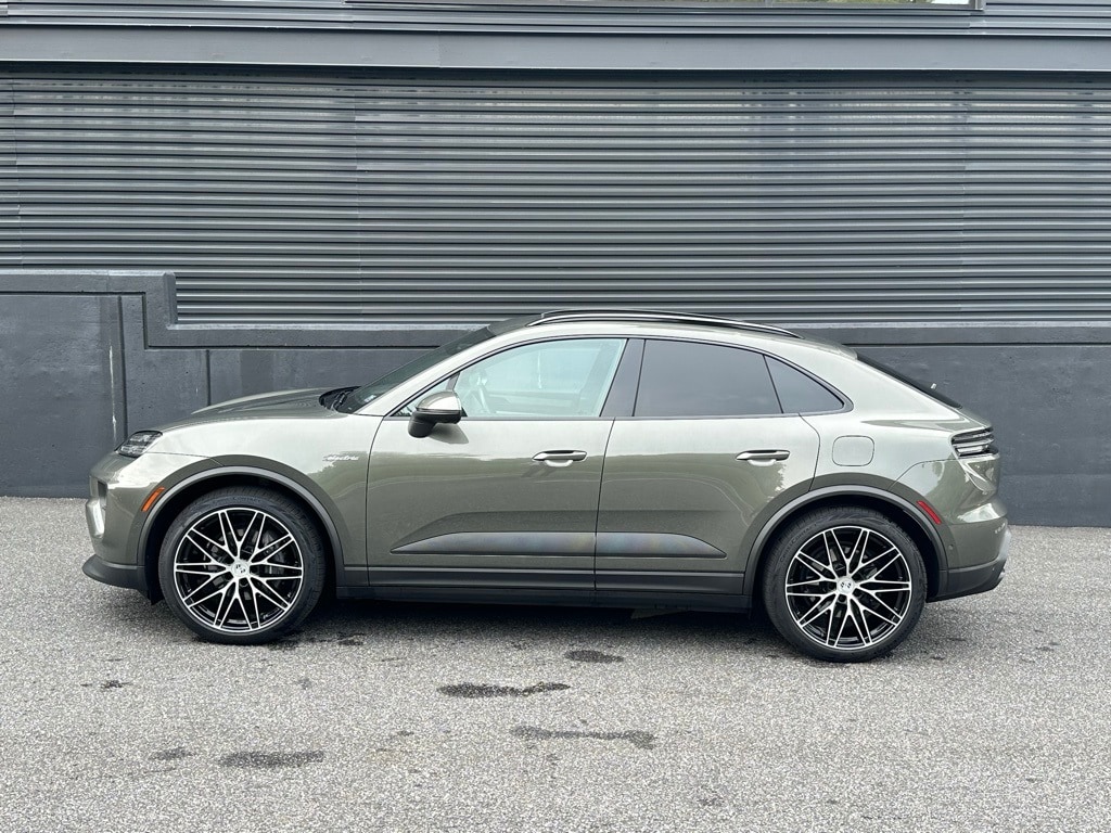 Certified 2024 Porsche Macan Base with VIN WP1AA2XA0RL000390 for sale in Newtown Square, PA