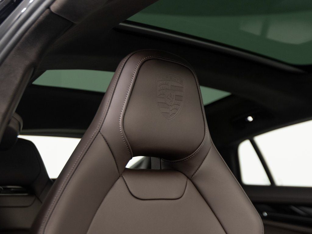 2026 Porsche Panamera Turbo E-Hybrid - Photo 33