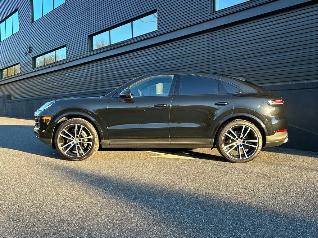 2025 Porsche Cayenne Coupe photo 2