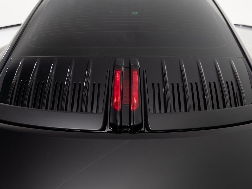 2025 Porsche 911 - Photo 35