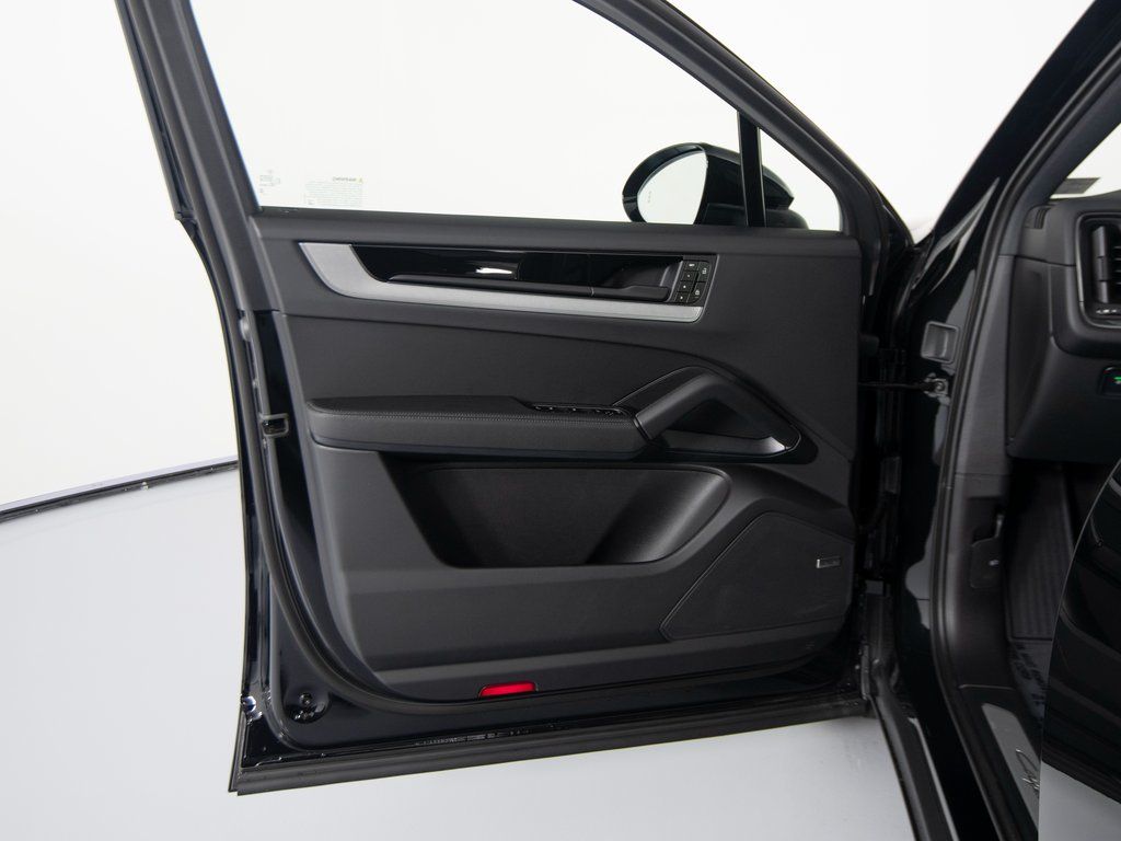 2026 Porsche Cayenne Coup E-Hybrid - Photo 12
