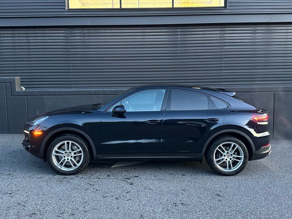 2023 Porsche Cayenne Coupe photo 2