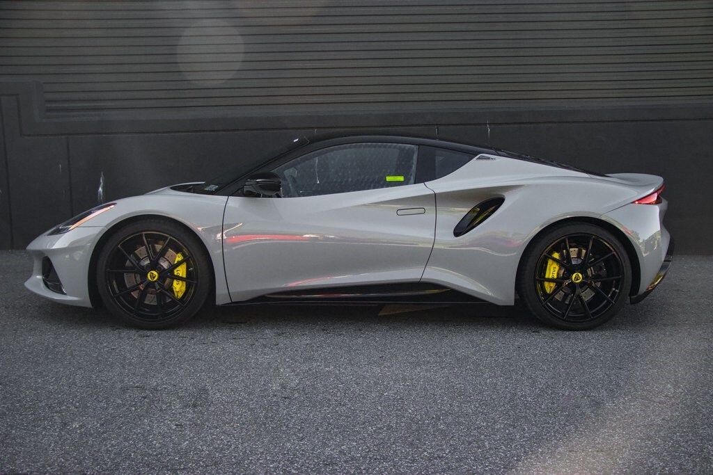 2024 Lotus Emira First Edition photo 2