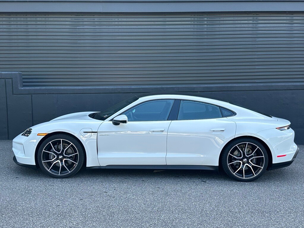 2025 Porsche Taycan photo 2