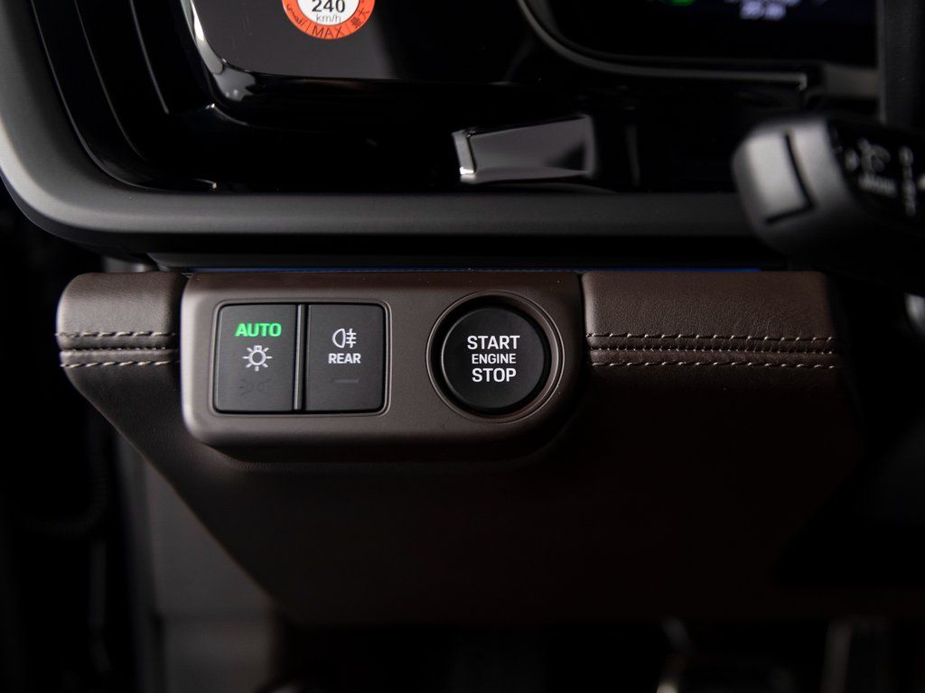 2026 Porsche Panamera Turbo E-Hybrid - Photo 21