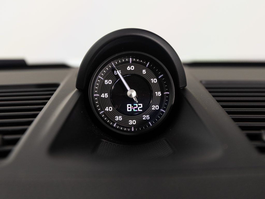 2025 Porsche 911 - Photo 18