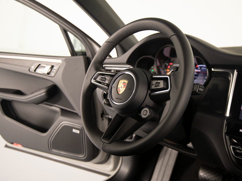 2026 Porsche Macan GTS - Photo 30