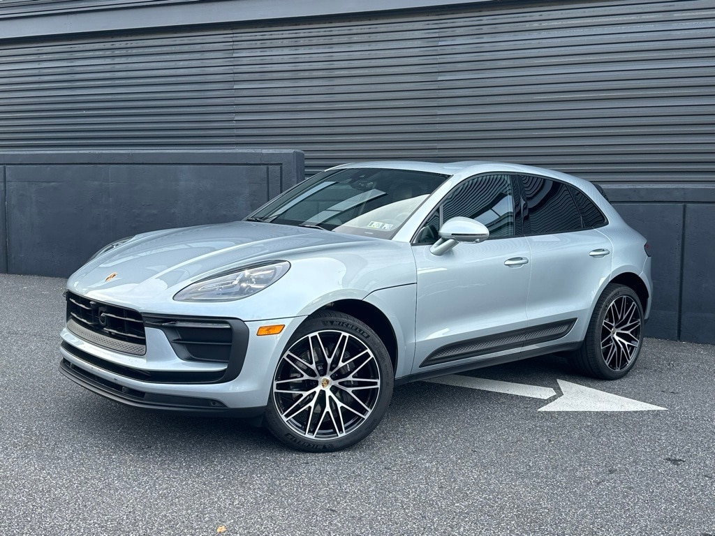 2025 Porsche Macan Base