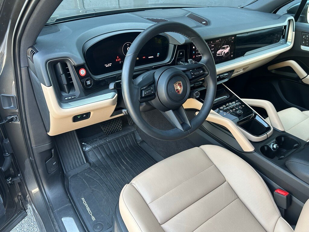 2025 Porsche Cayenne photo 4