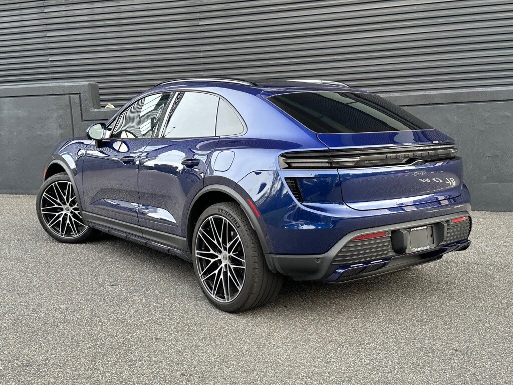 2024 Porsche Macan Electric Turbo photo 3