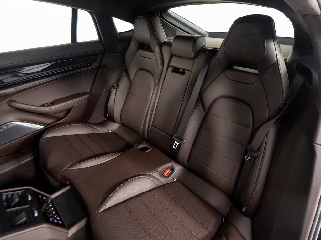 2026 Porsche Panamera Turbo E-Hybrid - Photo 35