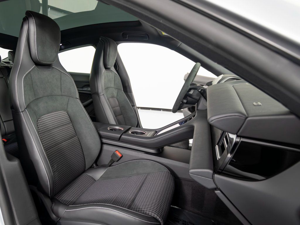 2026 Porsche Taycan Base - Photo 29
