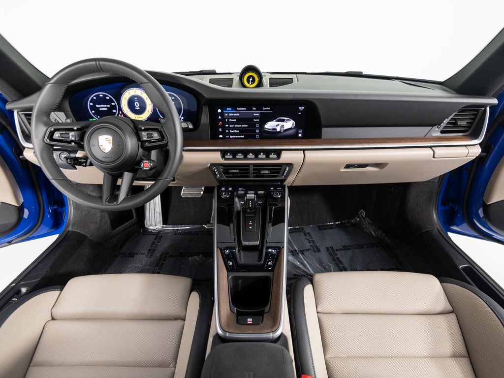 2025 Porsche 911 - Photo 22