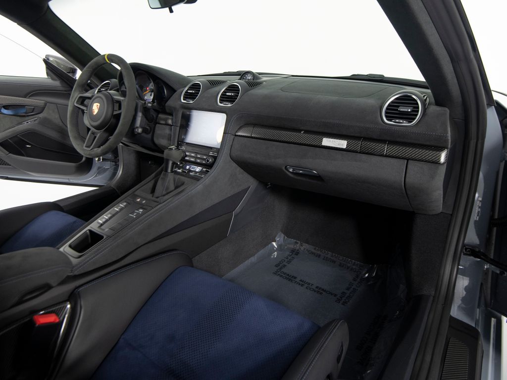 2024 Porsche 718 GT4 RS - Photo 30