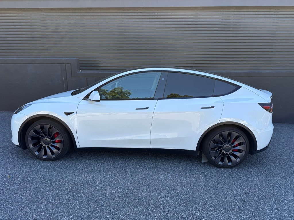 Used 2024 Tesla Model Y Performance with VIN 7SAYGDEF4RA324358 for sale in Kansas City