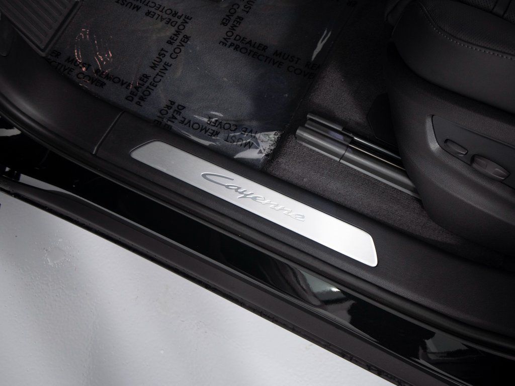 2026 Porsche Cayenne Coup E-Hybrid - Photo 16