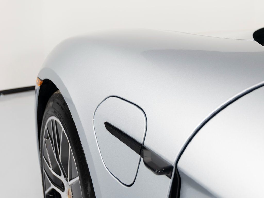 2026 Porsche Taycan Base - Photo 40