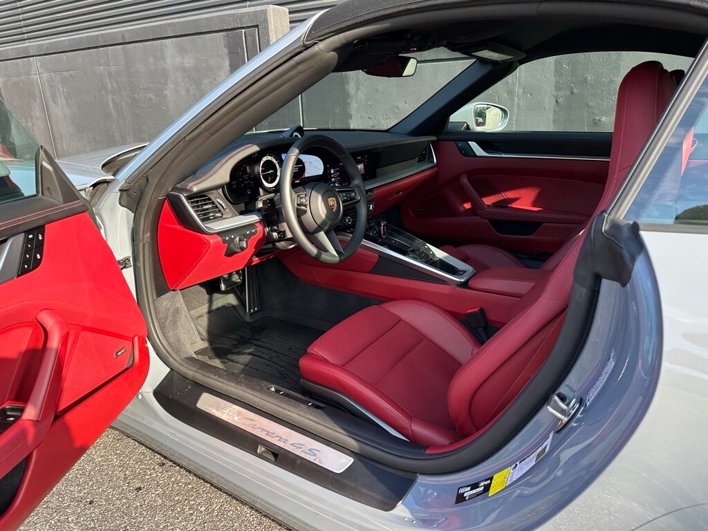 2023 Porsche 911 4 GTS Cabriolet photo 4