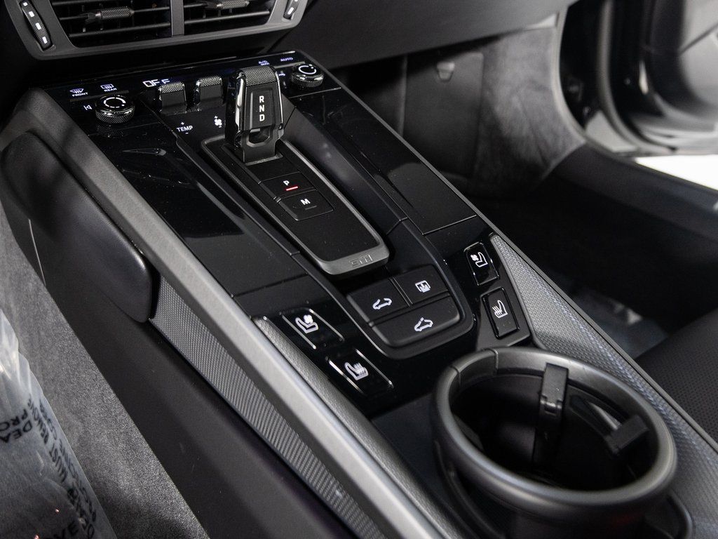 2025 Porsche 911 - Photo 23