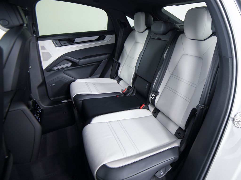 2026 Porsche Cayenne Coup S E-Hybrid - Photo 33