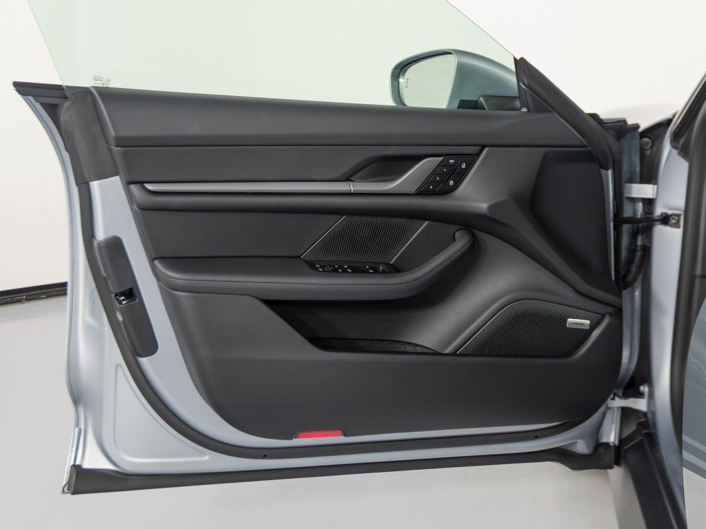 2026 Porsche Taycan Base - Photo 13