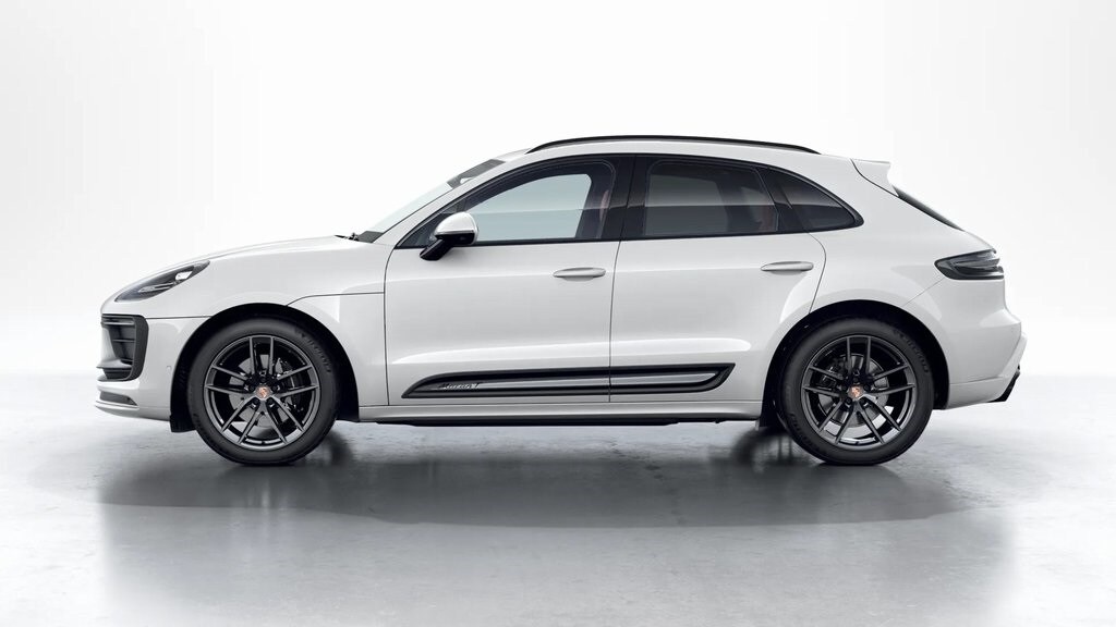2026 Porsche Macan T photo 2