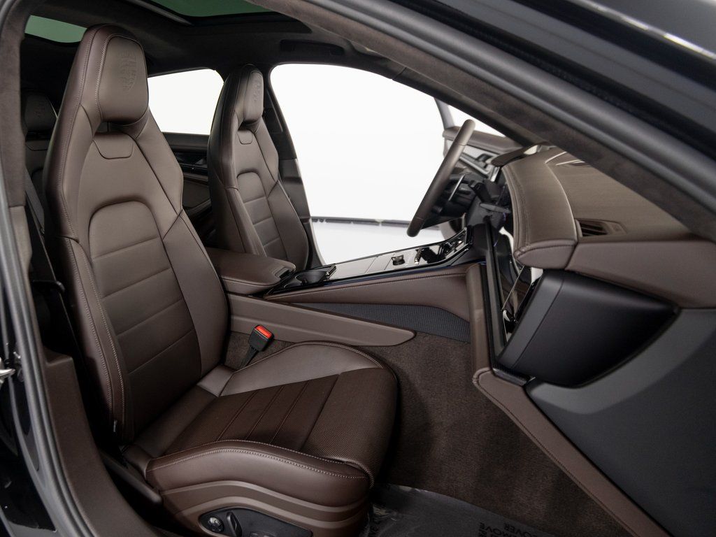 2026 Porsche Panamera Turbo E-Hybrid - Photo 32