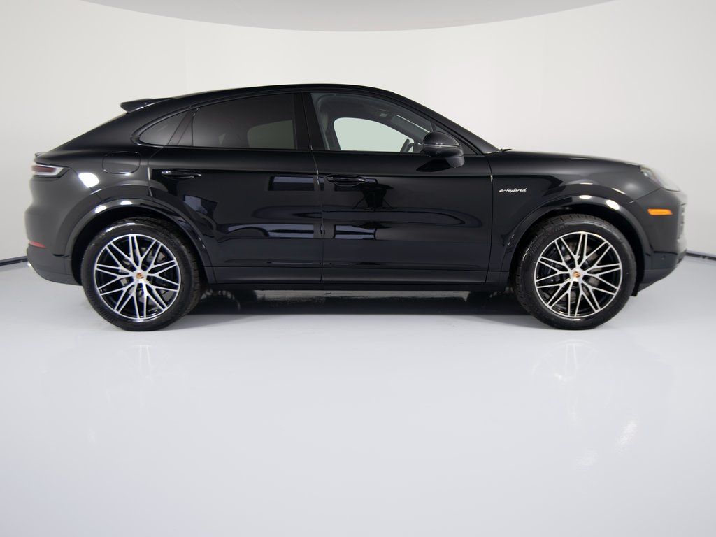 2026 Porsche Cayenne Coup E-Hybrid - Photo 8
