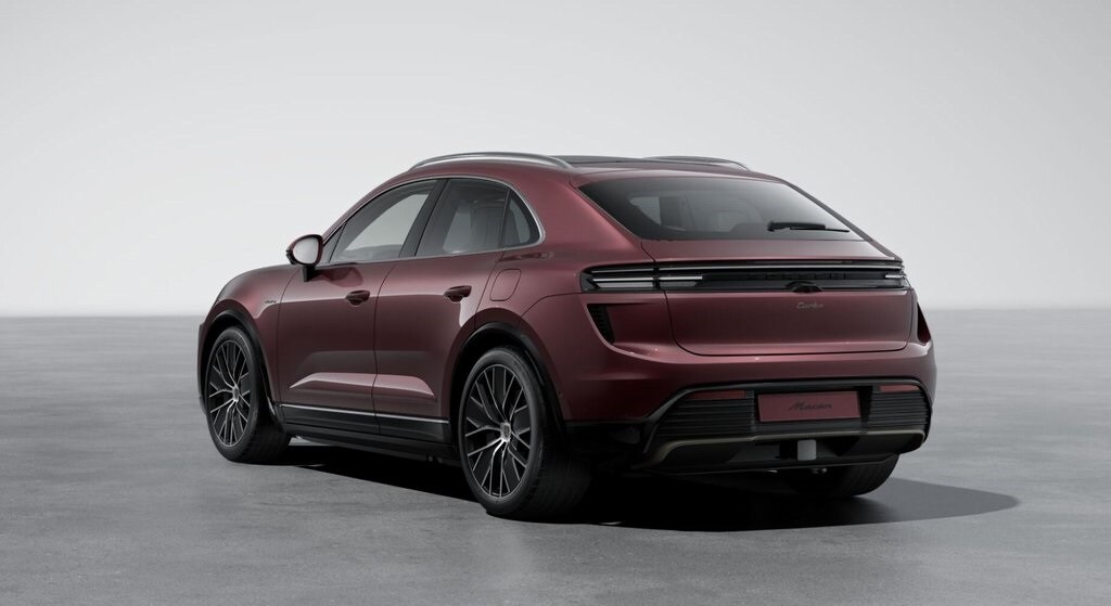2025 Porsche Macan Electric Turbo photo 3