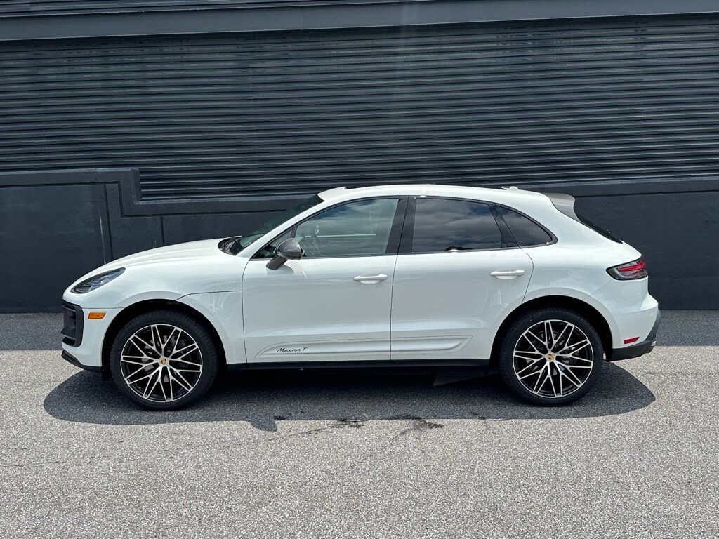 2025 Porsche Macan T photo 2