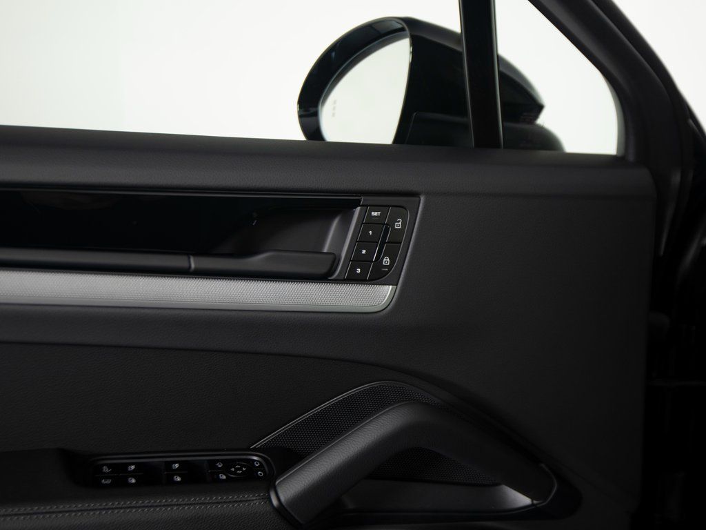 2026 Porsche Cayenne Coup E-Hybrid - Photo 13