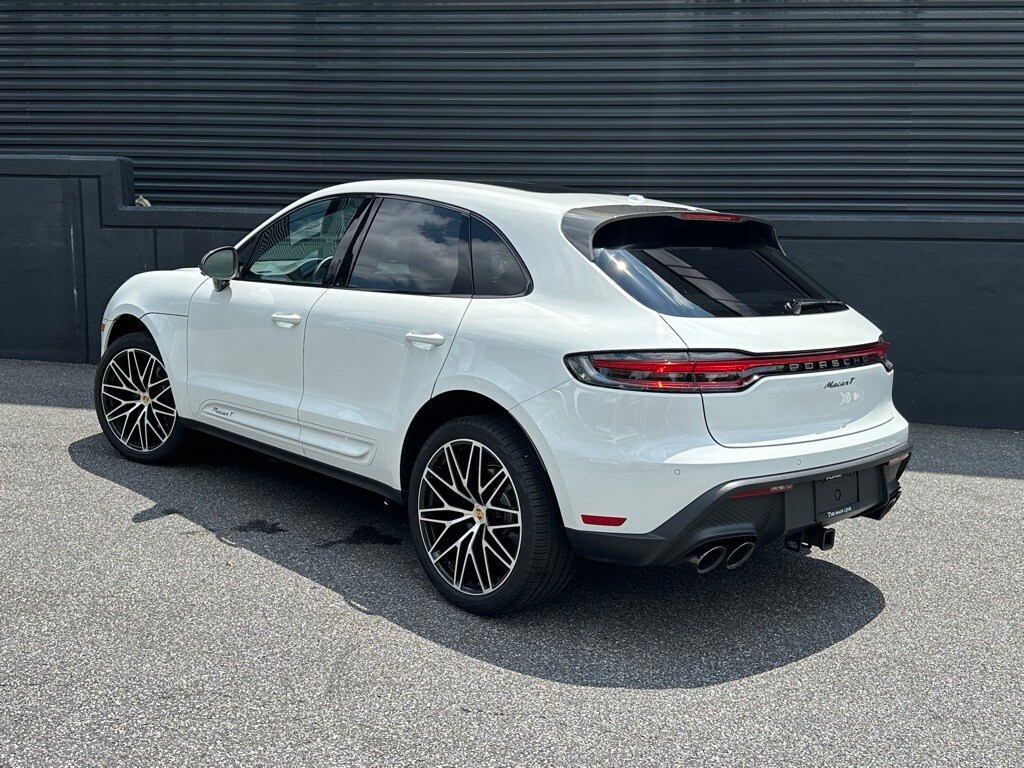 2025 Porsche Macan T photo 3