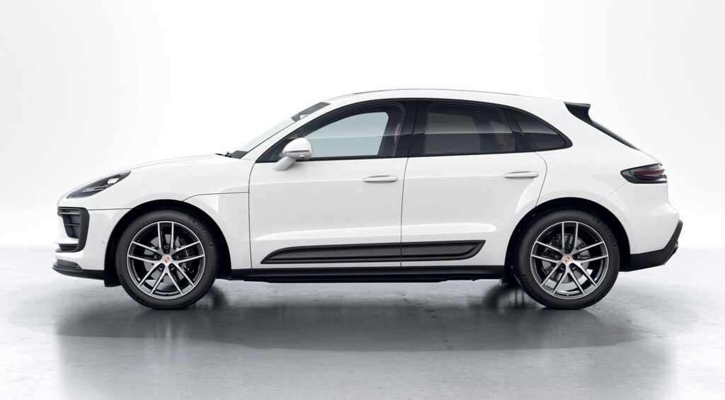 2026 Porsche Macan T photo 2