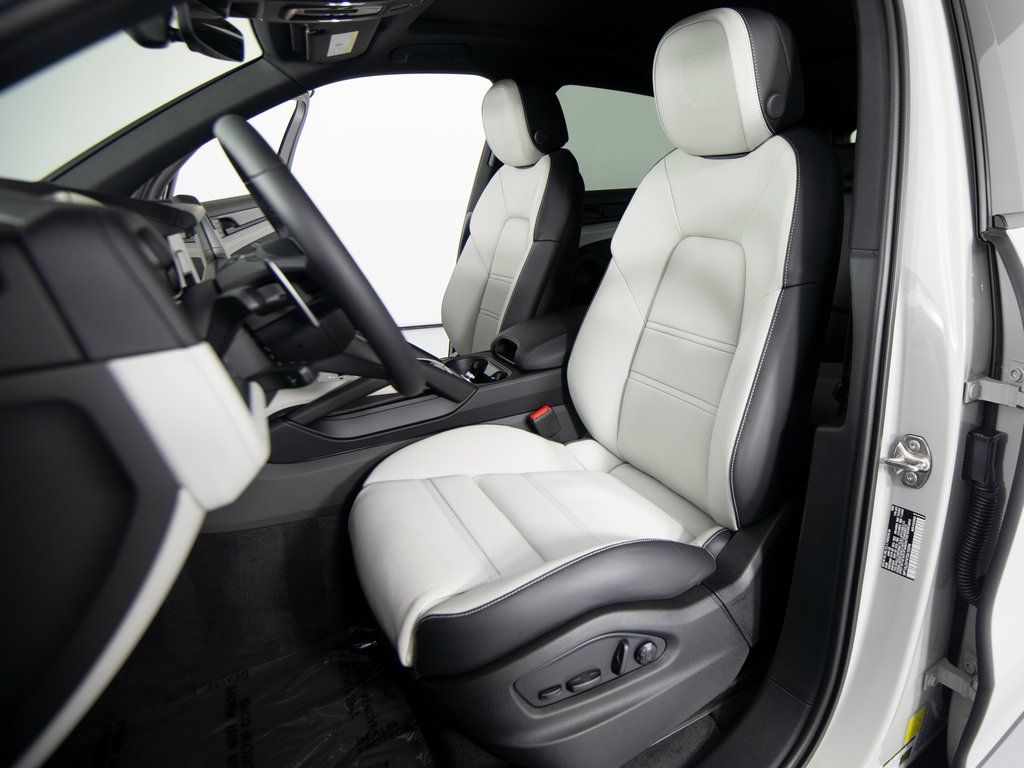 2026 Porsche Cayenne S - Photo 5
