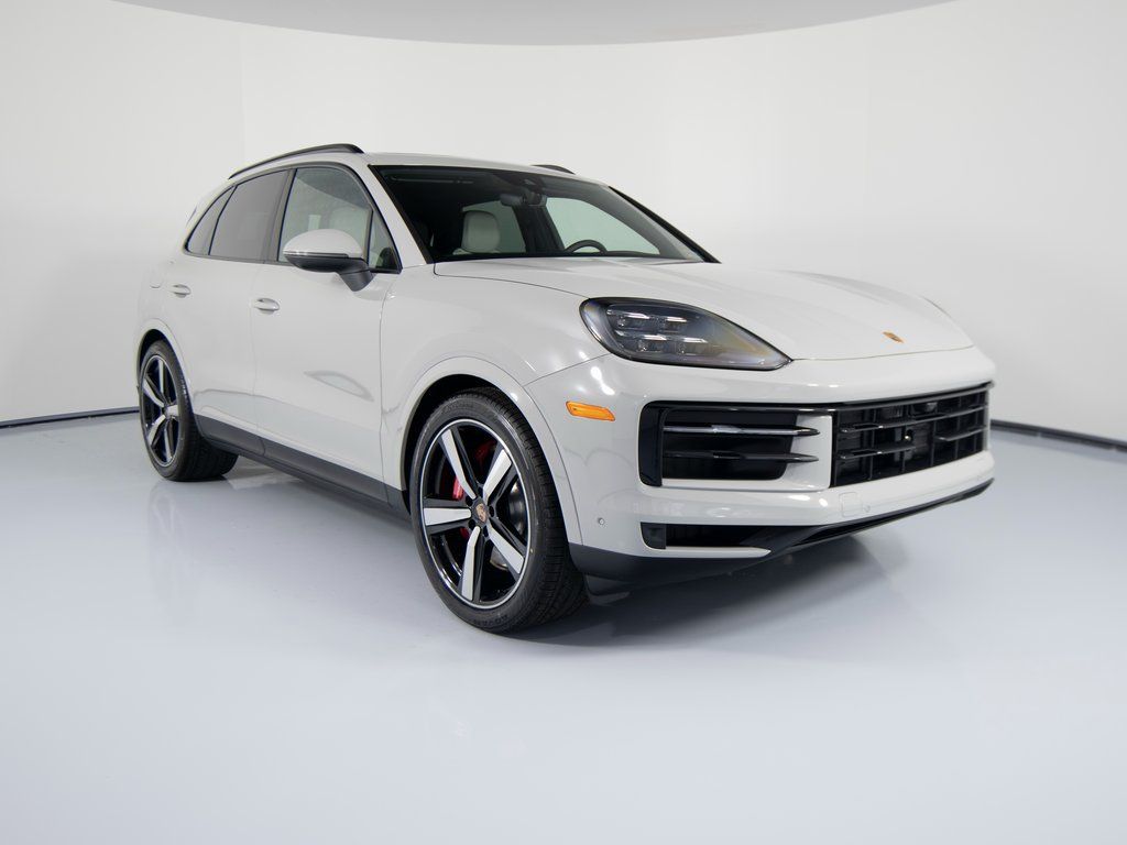 2026 Porsche Cayenne S - Photo 9