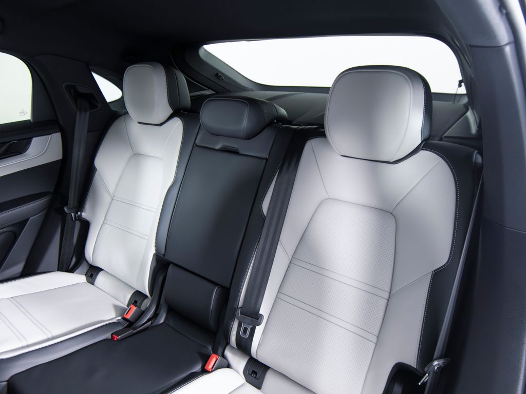 2026 Porsche Cayenne Coup S E-Hybrid - Photo 34