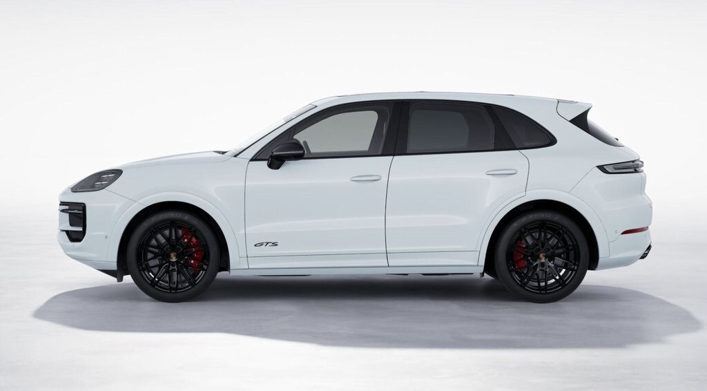 2026 Porsche Cayenne GTS photo 2