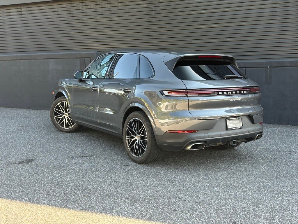 2025 Porsche Cayenne photo 3