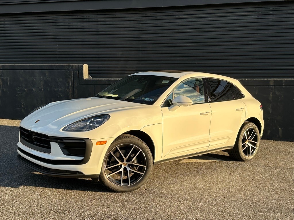 2025 Porsche Macan Base
