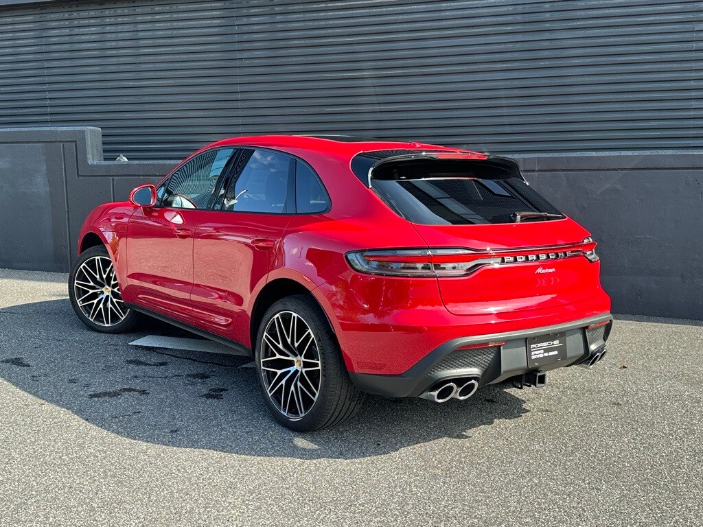 2025 Porsche Macan photo 3
