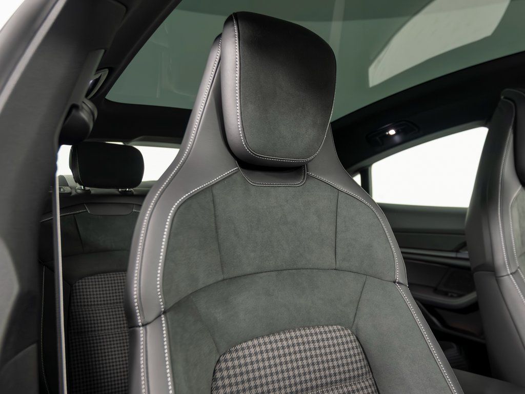2026 Porsche Taycan Base - Photo 30