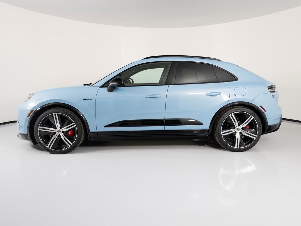 2025 Porsche Macan Electric Turbo photo 2