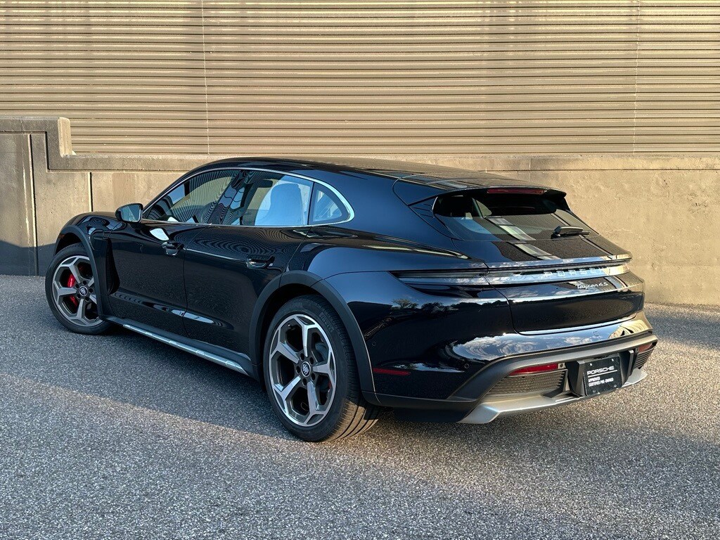 2023 Porsche Taycan Cross Turismo 4S photo 3